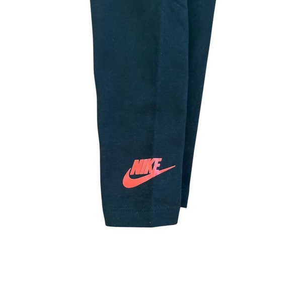 Nike Kids White and Black Outfit with Red Logo - Picture 7 of 12